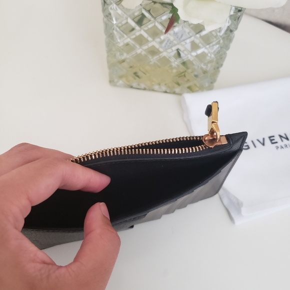 Limited edition: Givenchy GV3 zipped card holder - Picture 11 of 15